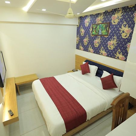 Hotel Rk Fortune Ahmadábád Kültér fotó