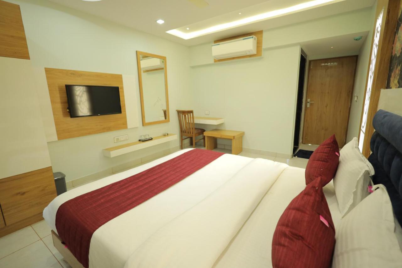 Hotel Rk Fortune Ahmadábád Kültér fotó
