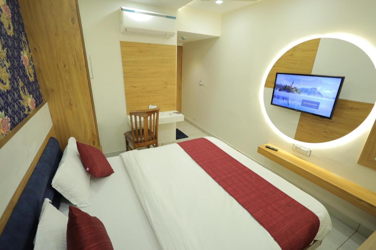 Hotel Rk Fortune Ahmadábád Kültér fotó
