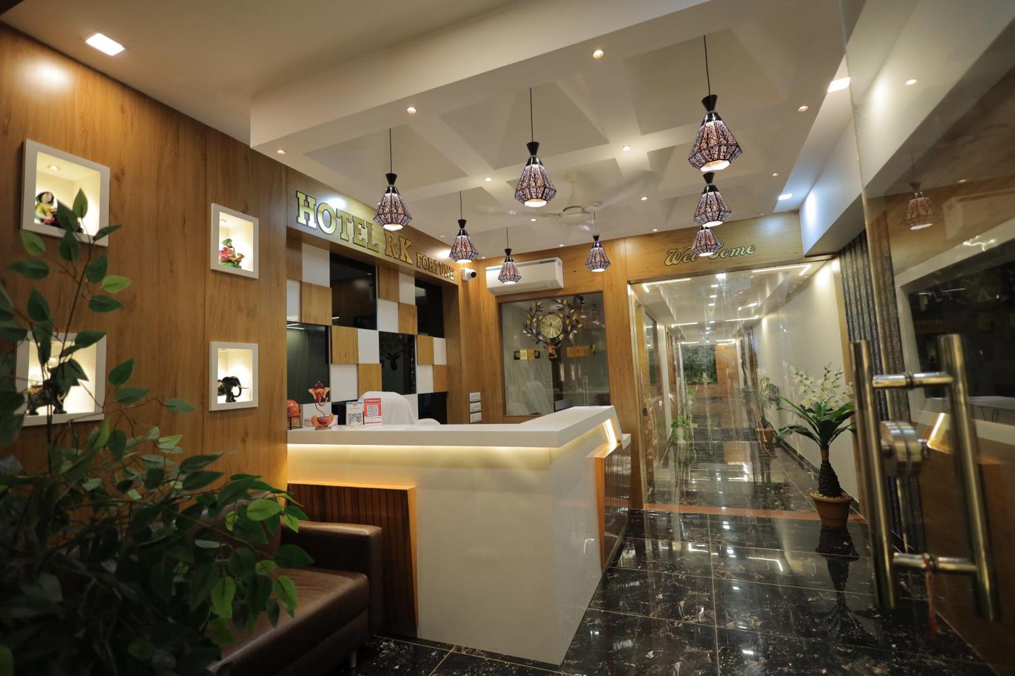 Hotel Rk Fortune Ahmadábád Kültér fotó